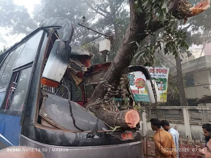 সাতক্ষীরায় সড়ক দুর্ঘটনায় নিহত ১,আহত-১২